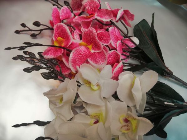 Ветка орхидеи, букет из 5 веточек, цвета разные высота 45см